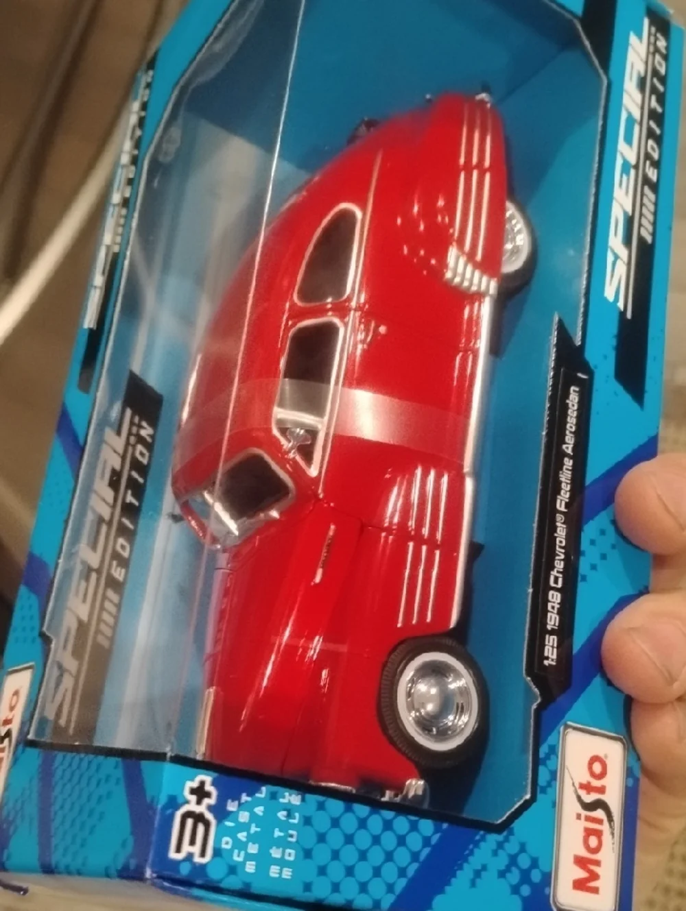 Maisto Special Edition 1948 Chevrolet Fleetline Toy Car - Red